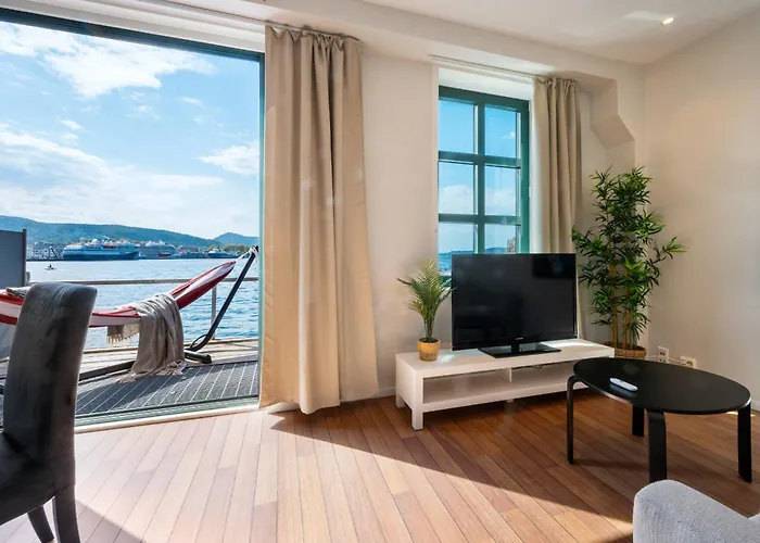 Apartment New! Sea Front Apt. With Terrace Above The Sea! Bergen