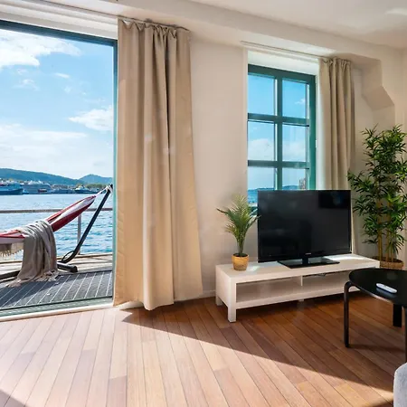Apartment New! Sea Front Apt. With Terrace Above The Sea! Bergen
