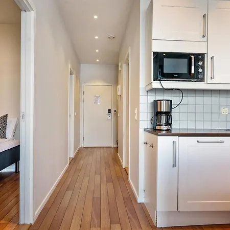 New! Sea Front Apt. With Terrace Above The Sea! דירה *