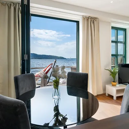 New! Sea Front Apt. With Terrace Above The Sea! Appartamento Bergen