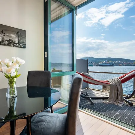 Apartment New! Sea Front Apt. With Terrace Above The Sea! Bergen