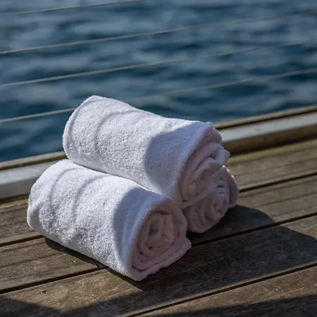 New! Sea Front Apt. With Terrace Above The Sea! דירה