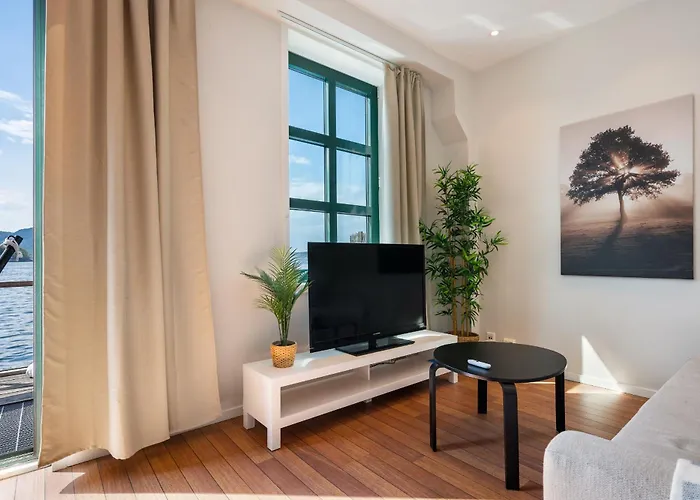 New! Sea Front Apt. With Terrace Above The Sea! Apartament Bergen