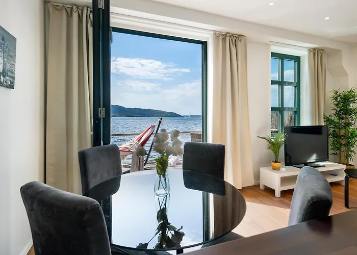 New! Sea Front Apt. With Terrace Above The Sea! Lägenhet Bergen